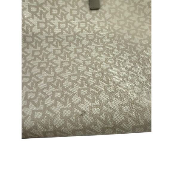 Signature DKNY, Ivory Grey Medium Tote Keychain - Picture 10 of 10